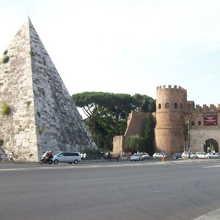 Modern Apartment Near Colosseum Rome Exterior photo