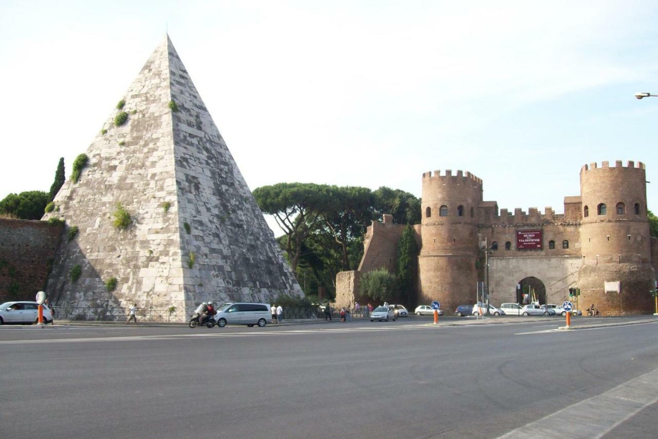Modern Apartment Near Colosseum Rome Exterior photo
